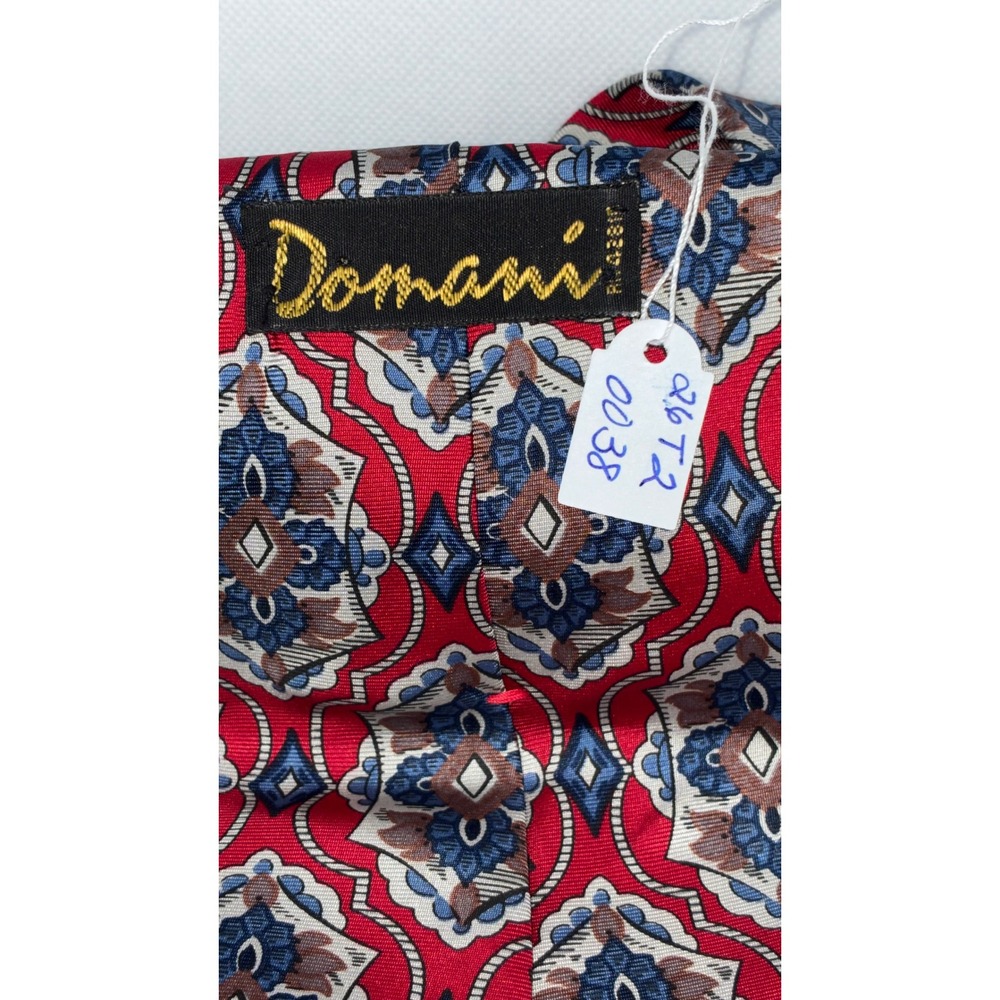 Domani Mens Red Blue Medallion Geometric 100% Italian Silk Necktie 4 Inch Width - Picture 5 of 7